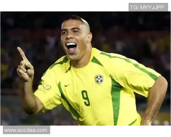 天下足球罗纳尔多传奇生涯回顾与影响力分析